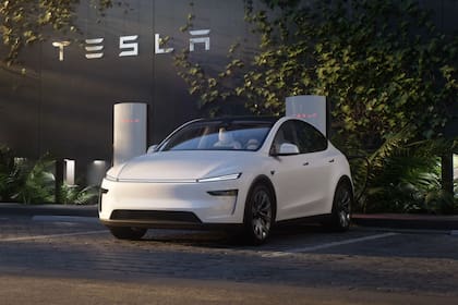 La edición de lanzamiento, denominada “Launch Series”, se ofrece a un precio inicial de US$61,630 en Estados Unidos (Tesla)