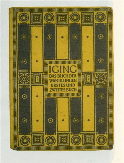 La edición del I Ching que consultaba Xul y las páginas 14 y 15 del primer Cuaderno de los San Signos (1924-1926).