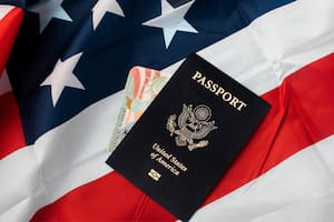 La tarifa extra de US$60 y el requisito de viaje urgente para pedirlo en Washington