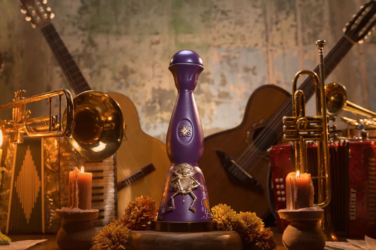 La edición limitada que lanzó Clase Azul para conmemorar el Día de los Muertos de 2024 (claseazul.com)