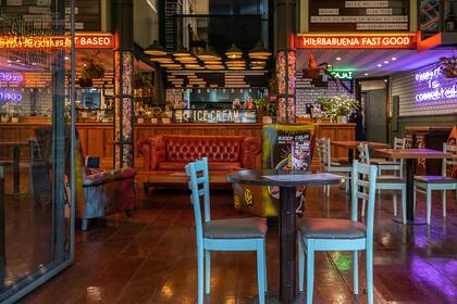 “La elaboración tiene un proceso minucioso con el uso de productos de calidad para que el resultado final sea óptimo", dicen en Hierbabuena