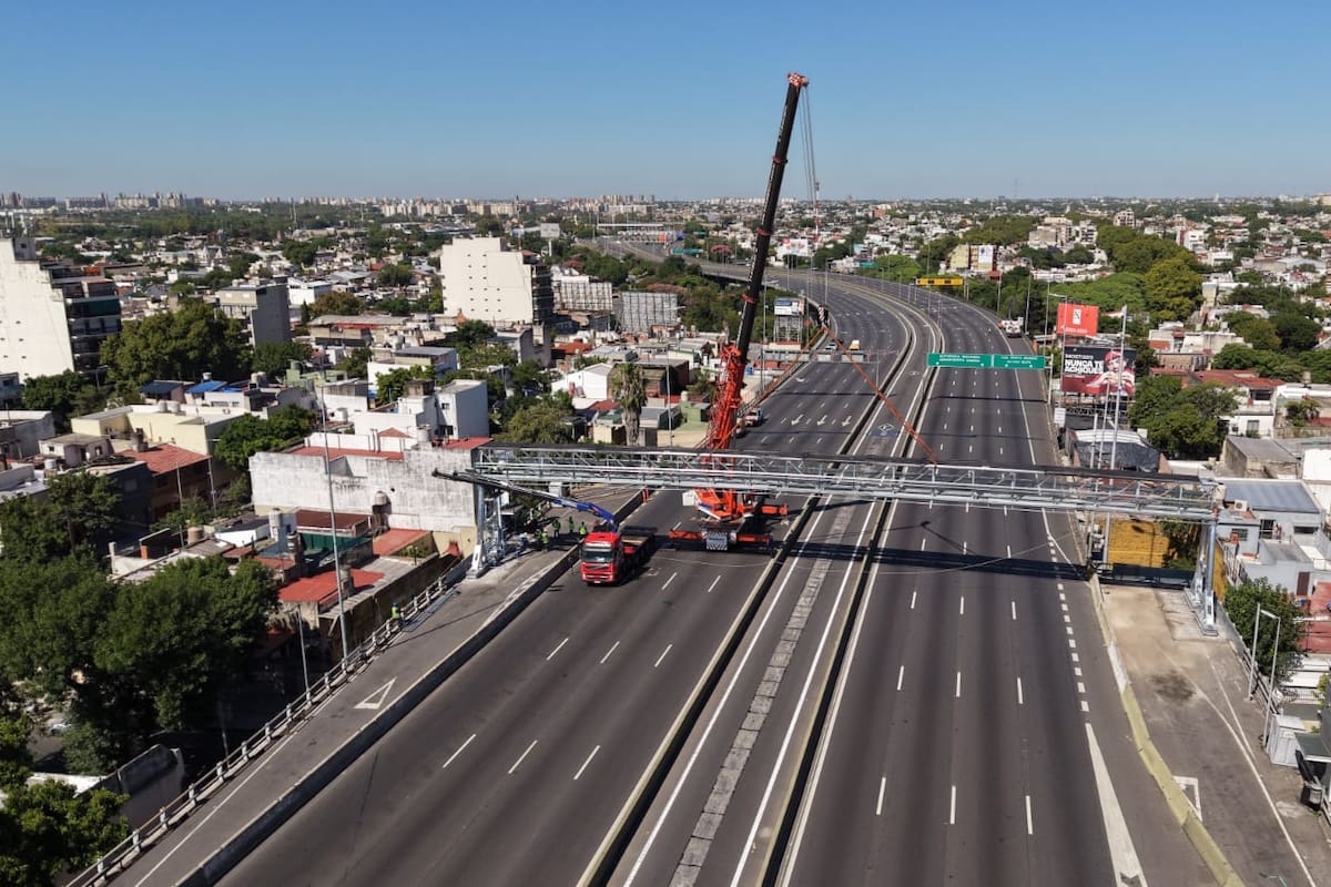 La eliminación de las cabinas de peaje y su reemplazo por el sistema de cobro automático free flow se convirtió en una de las principales intervenciones en autopistas porteñas