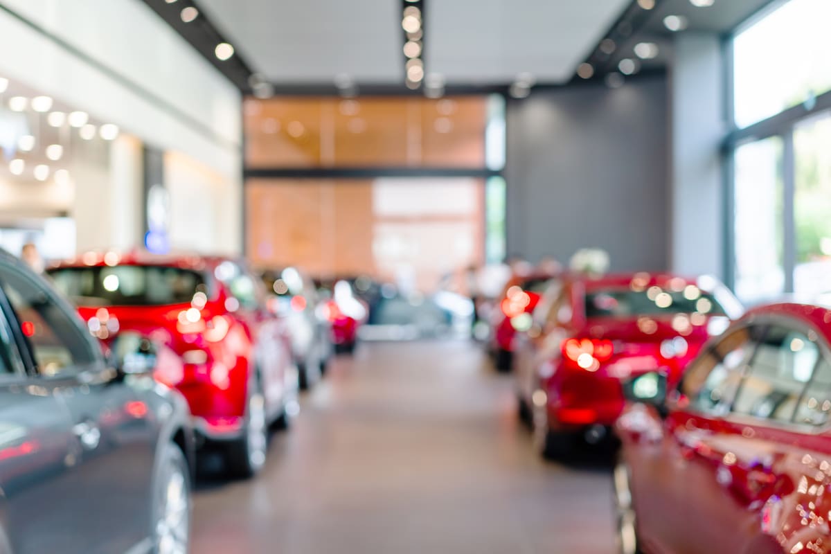 La eliminación del impuesto al lujo en los autos es una medida correcta, pero se necesita más