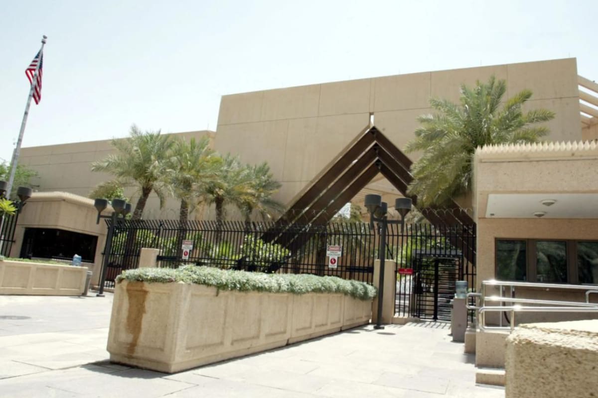 La embajada de Estados Unidos en Riad, Arabia Saudita, fue impactada por dos drones