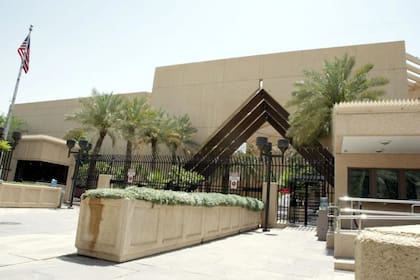 La embajada de Estados Unidos en Riad, Arabia Saudita, fue impactada por dos drones