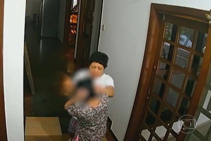 La embajadora de Filipinas en Brasil fue desplazada de su cargo después de que se filtraron una serie de videos en los que se la puede ver agrediendo a su empleada doméstica