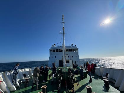 La embarcación llegó el martes con un grupo de científicos rusos y quedó impedida de abandonar el puerto por orden del Tribunal de Distrito de Nord-Troms