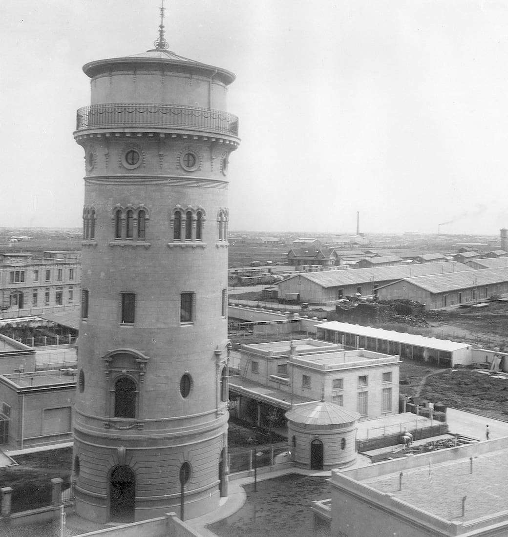 La emblemática torre de agua del predio de Barracas formó parte del complejo inaugurado en 1916, cuando nació el Instituto de Bacteriología que dio origen al actual Malbrán