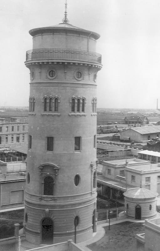 La emblemática torre de agua del predio de Barracas formó parte del complejo inaugurado en 1916, cuando nació el Instituto de Bacteriología que dio origen al actual Malbrán