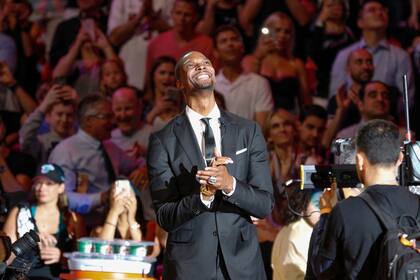La emoción de Bosh al momento del retiro de la camiseta; el pivote norteamericano de 2,11m fue dos veces campeón de la NBA y ganó la medalla de oro en Pekín 2008