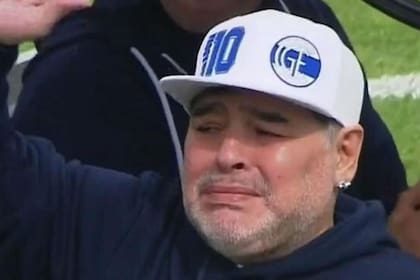 La emoción de Diego Maradona en su presentación