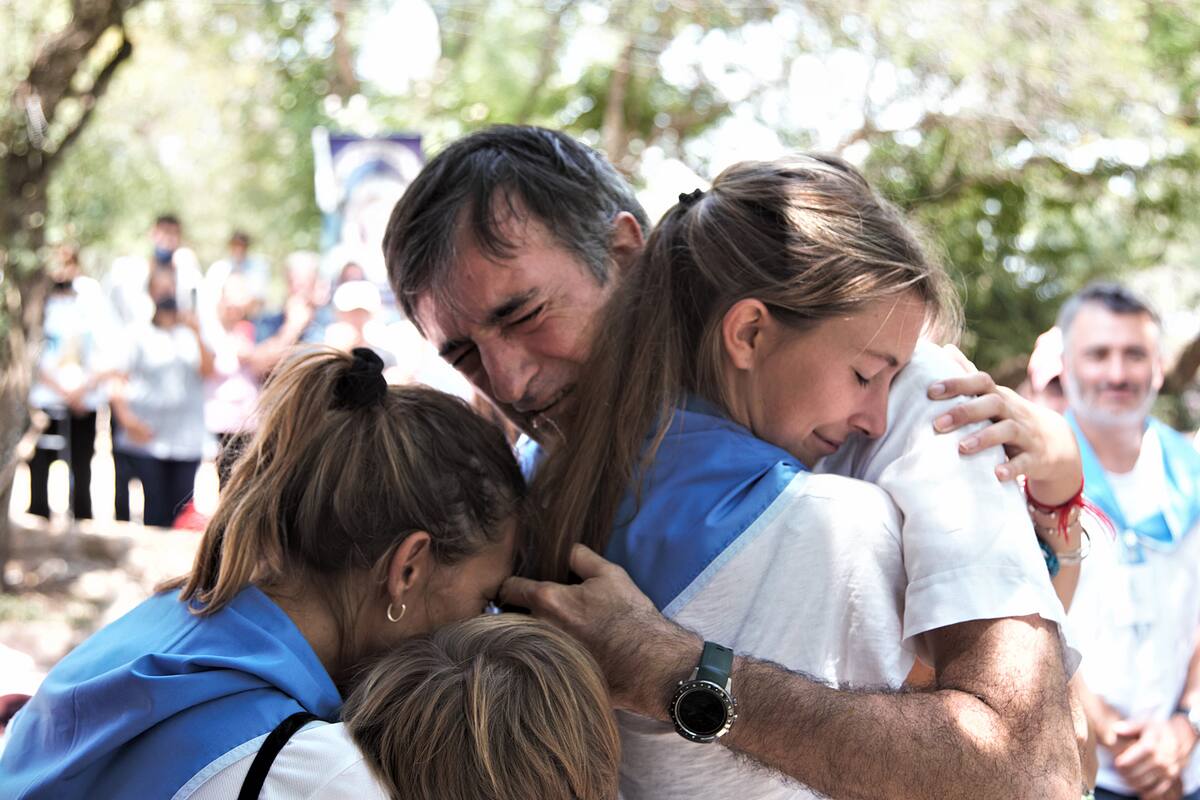 La emoción de Esteban Bullrich al llegar al santuario de la Virgen del Cerro, en Salta