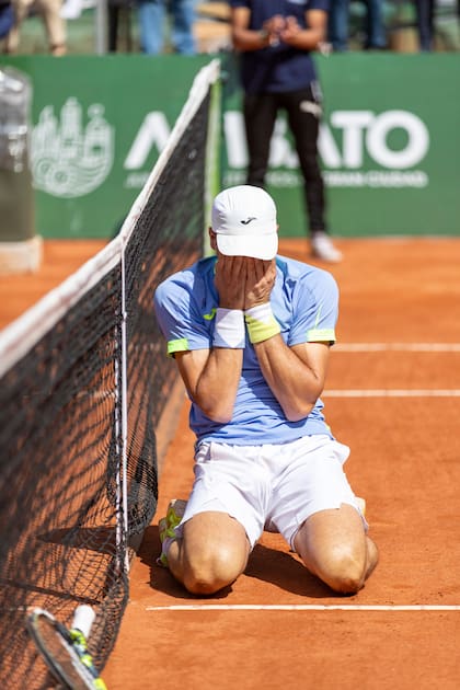 La emoción de Facundo Bagnis, el último domingo, al coronarse en el Challenger de Ambato, Ecuador