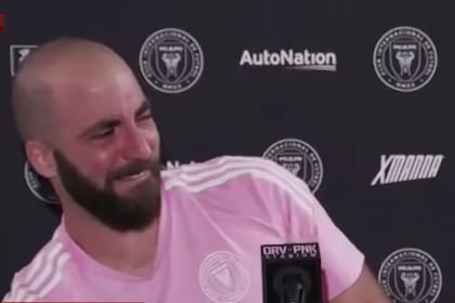 La emoción de Gonzalo Higuaín tras anunciar su retiro