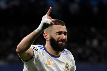 La emoción de Karim Benzema, autor del gol de la clasificación de Real Madrid frente a Chelsea en la serie de cuartos de final de la Champions League.