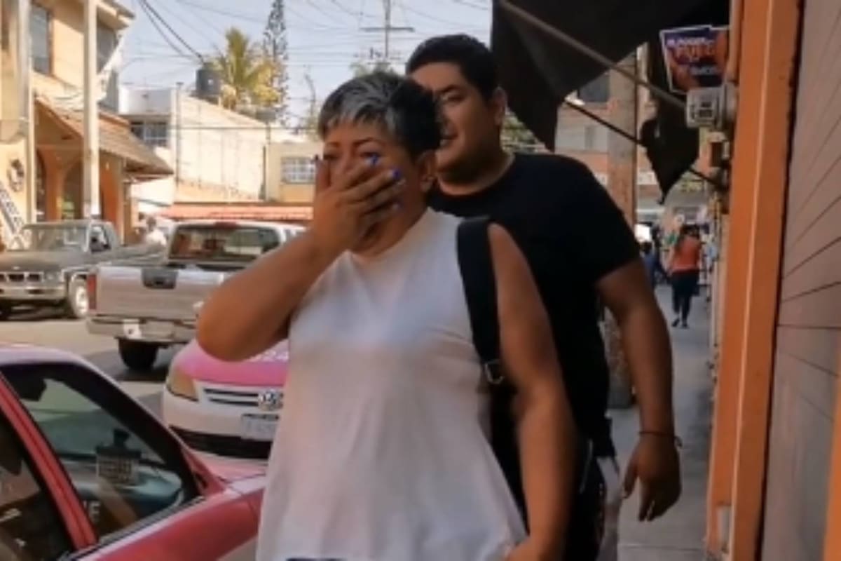 La emoción de la madre al ver el auto restaurado