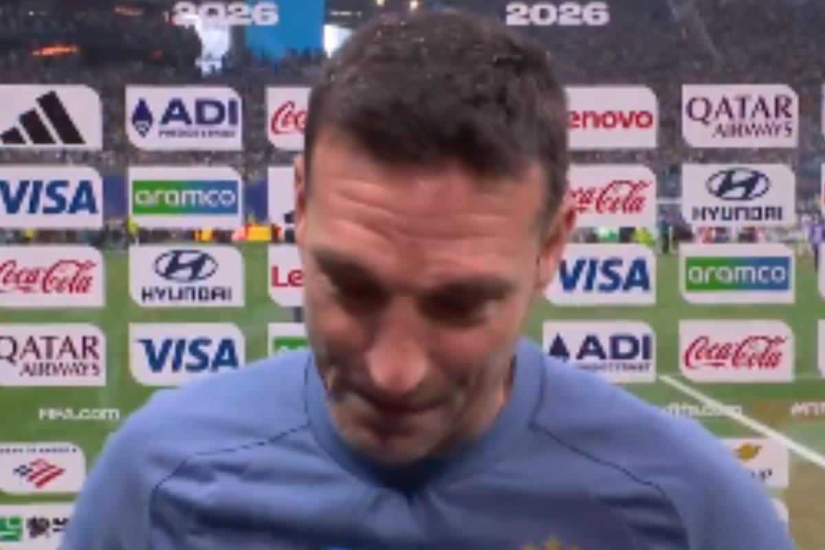 La emoción de Lionel Scaloni apenas finalizado el partido contra Egipto; el DT no pudo seguir con la entrevista en el campo de juego