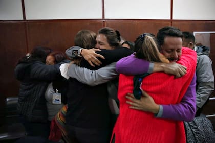 La emoción de los familiares del subcomisario Gutiérrez al escuchar el fallo