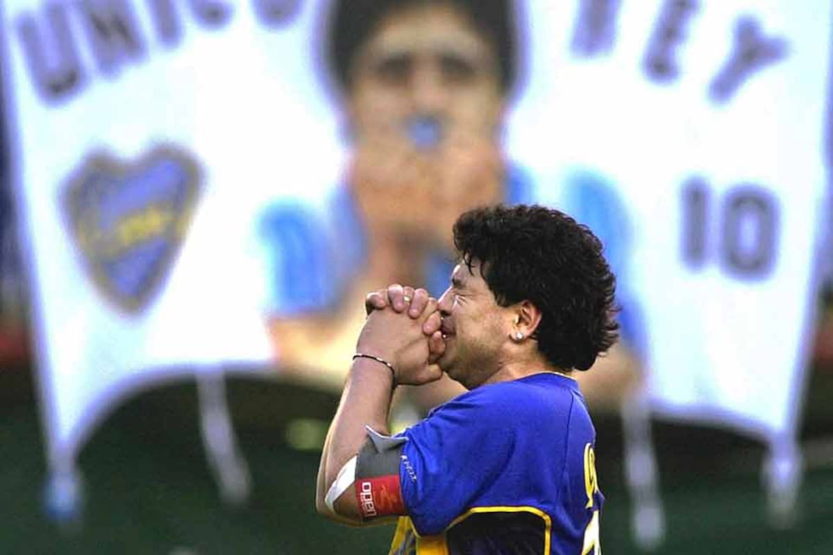 La emoción de Maradona, en su homenaje