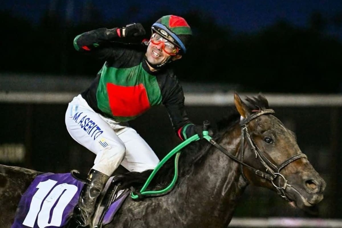 La emoción de Maximiliano Aserito Rodríguez en la montura de Need You Tonight al cruzar ganador el República Argentina en Palermo.
