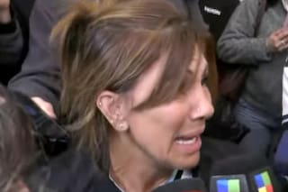 La madre de Paredes se quebró mientras hablaba con periodistas tras su llegada a Ezeiza