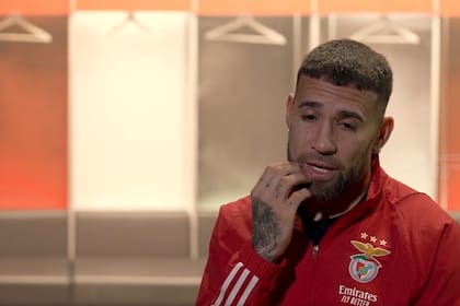 La emoción de Otamendi, al recordar las penurias económicas en los comienzos de su carrera