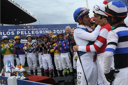La emoción de Pablo Falero y Ricardinho, y el reconocimiento de los colegas, en San Isidro; al jockey uruguayo le quedan dos carreras antes de retiro definitivo
