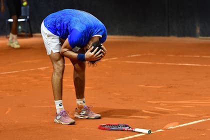 La emoción de Román Burruchaga al obtener su primer trofeo en el Challenger Tour, en San Pablo