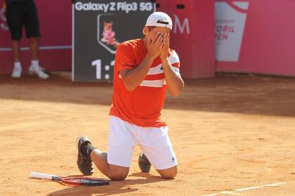 La emoción de Sebastián Báez al ganar su primer ATP, en Estoril.