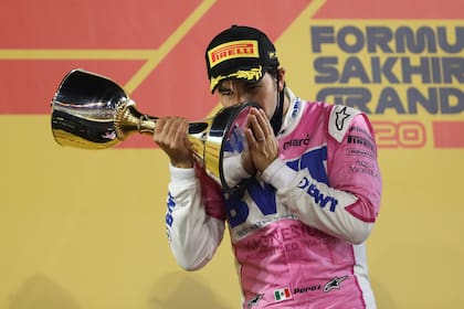 La emoción de Sergio Perez por el triunfo en Bahrain.