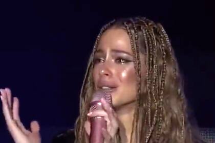 La emoción de Tini sobre el escenario, en Barcelona