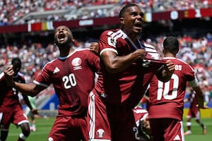 Qatar sorprendió en el descuento a Suiza y empató un partido en el que su arquero impidió una goleada