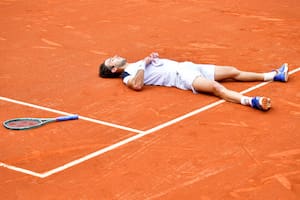 Tomás Etcheverry sufrió, ganó el partido de las 22 horas y buscará el primer título de su carrera