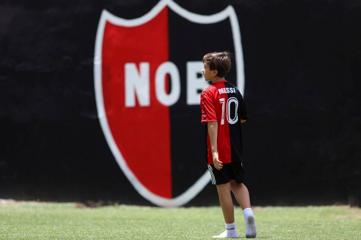La emotiva foto de Thiago Messi en su visita al predio de Newell´s, donde todo empezó para Leo (Foto/X: @Newells)