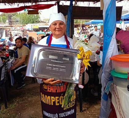 "La empanada tucumana tradicional lleva trece repulgues, ni uno más ni uno menos, en referencia a los doce apóstoles y Jesús”, explica Gladys Perea