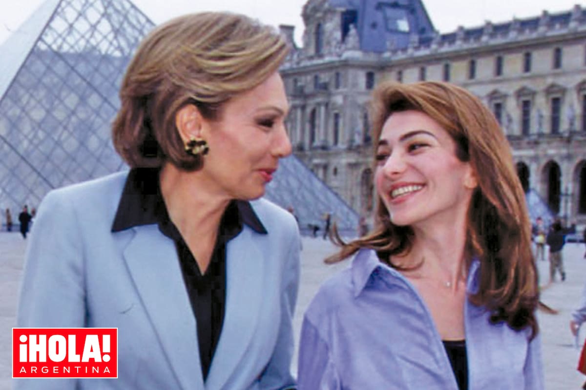 La emperatriz y su hija menor, en el Louvre de París, en una foto de marzo de 2000