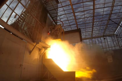 La empresa argentina de lanzadores satelitales VENG hizo las pruebas de un nuevo motor cohete para la segunda etapa de vuelo del proyecto ISCUL, en el Centro Espacial Teófilo Tabanera. En el mundo hay una decena de países que tienen lanzadores pero solo la mitad hacen sus propios motores