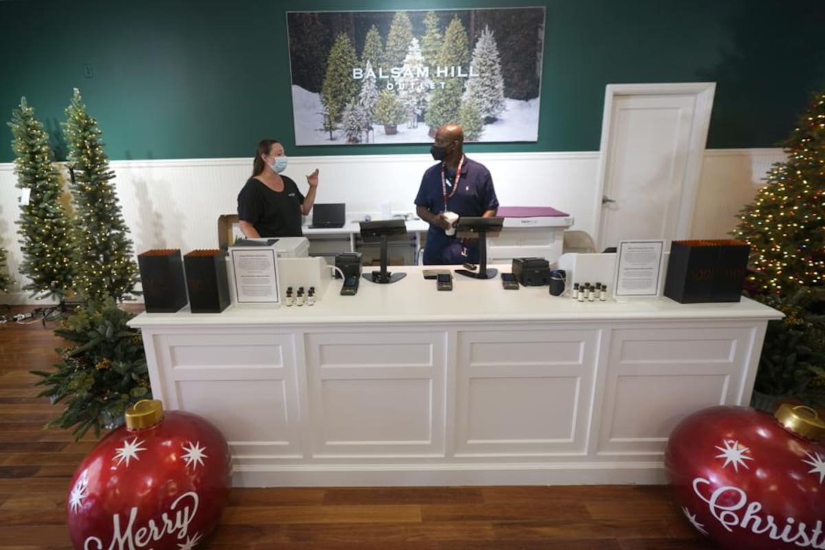 La empresa Balsam Hill Outlet en Allen, Texas, fue una de las muchas que debieron adaptarse