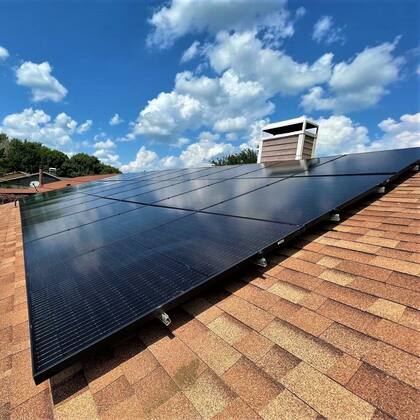 La empresa brinda capacitación constante y permite que personas proactivas y sin experiencia previa puedan desempeñarse con éxito en el sector de ventas solares