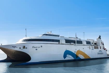 La empresa Buquebus inauguró ayer las obras de ampliación de su terminal en Puerto Madero