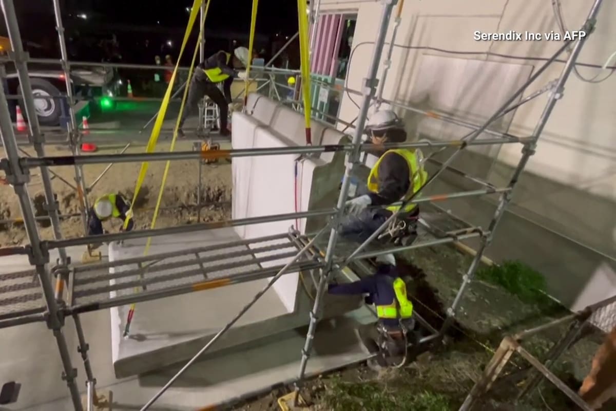 La empresa de trenes japonesa JR West usó una impresora 3D para construir una nueva estación de tren, hecha con cemento, para reemplazar a la anterior, hecha en madera; tardó una semana en imprimir las piezas y dos horas en ensamblar todo