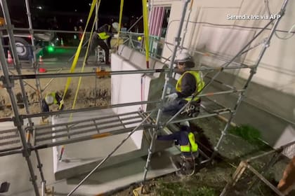 La empresa de trenes japonesa JR West usó una impresora 3D para construir una nueva estación de tren, hecha con cemento, para reemplazar a la anterior, hecha en madera; tardó una semana en imprimir las piezas y dos horas en ensamblar todo