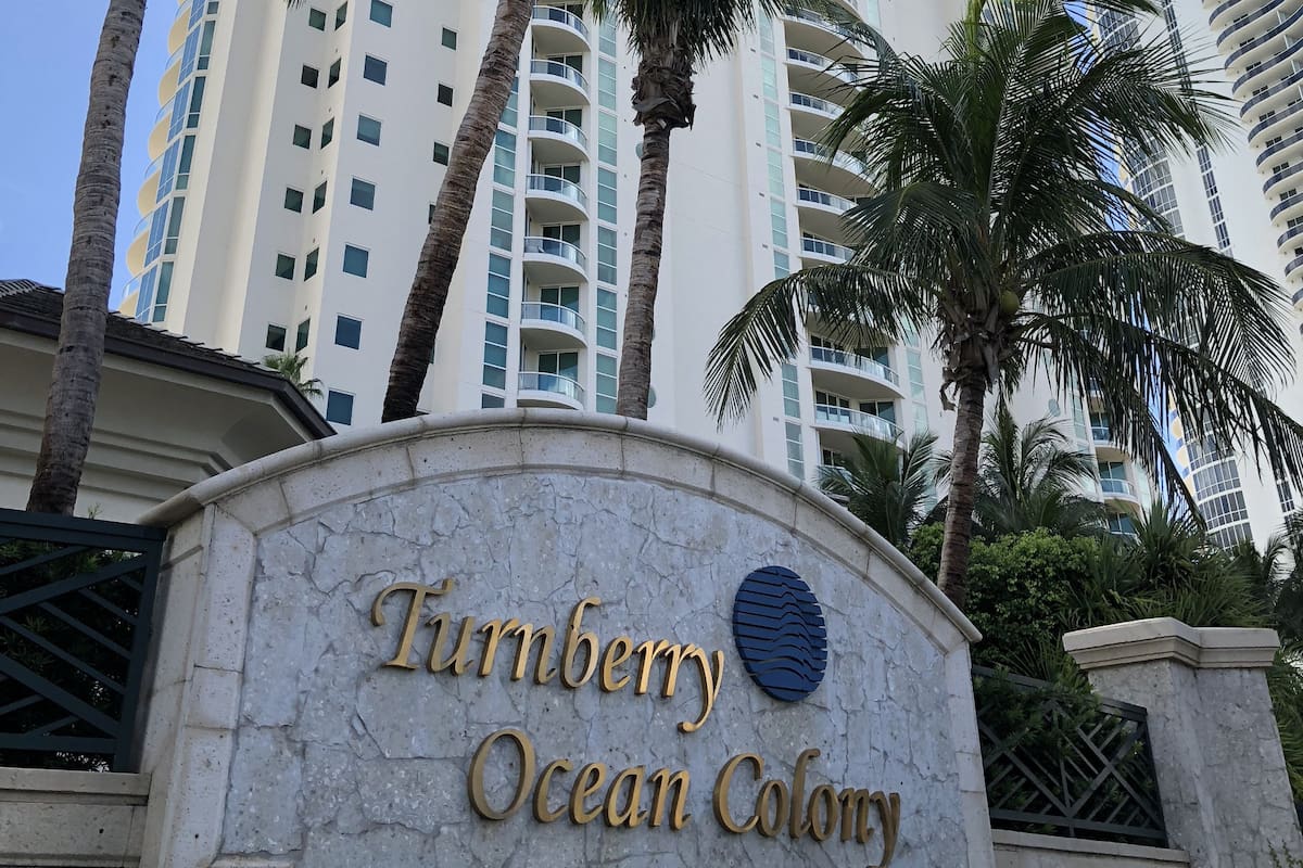 La empresa del secretario privado de Néstor Kirchner se desprendió de varios departamentos de lujo y cerró las firmas que son investigadas por la Justicia