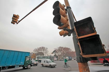 La empresa estatal Cammesa activó los mecanismos para reducir el suministro de energía a las distribuidoras locales en reclamo de deudas impagas; las dos suman casi $5300 millones