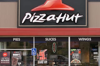 La empresa matriz de Pizza Hut sopesa vender la cadena