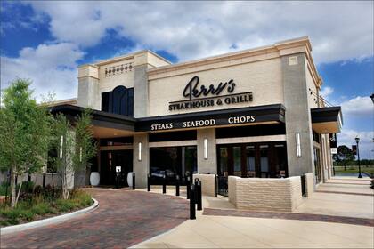 La empresa Perry’s Steakhouse & Grille, con sede en Houston, en Texas, argumentó que el objetivo del reparto de propinas era "igualar los salarios entre el personal de la mañana y el de la tarde"