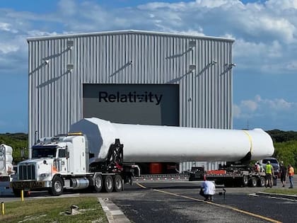 La empresa planea construir nuevas instalaciones para la producción del cohete Terran R y mejorar la infraestructura de lanzamiento en Cabo Cañaveral