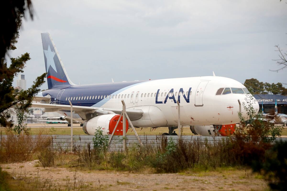 La empresa solicitó un Procedimiento Preventivo de Crisis, pero los gremios exigen el pago de la doble indemnización para los 1700 empleados