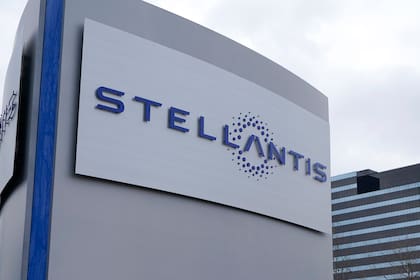 La empresa Stellantis invertirá más de 600 millones de dólares en Illinois (AP foto/Carlos Osorio)