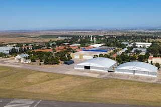 Compleja situación en la fábrica cordobesa de aviones por el pago de sueldos